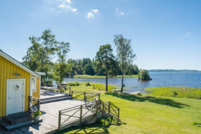 Nice cottage with a panoramic view of Lake Ylen